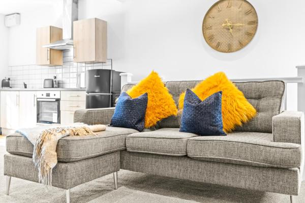 Billede 8: 2 Bed - Modern Flat - Town Centre & Parking