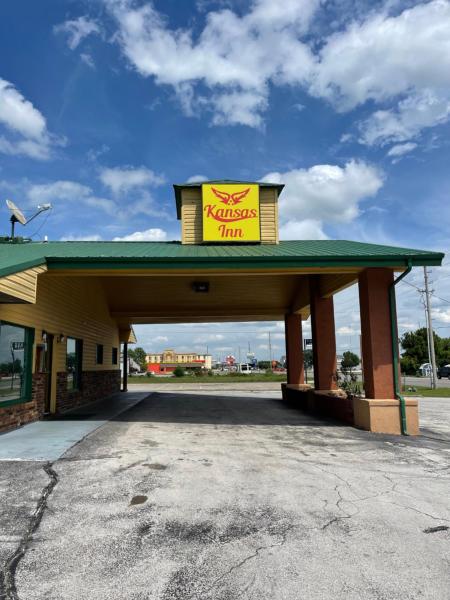 A la foto es mostra l'objecte Kansas Inn situat a la ciutat de Independence.
