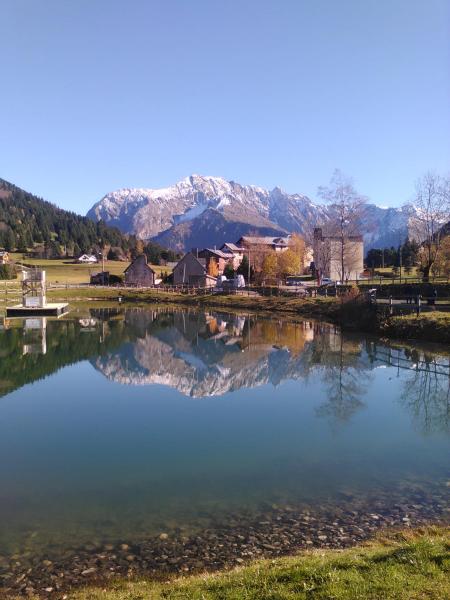 En la foto se muestra el objeto Studio au calme face aux montagnes dans station de ski ubicado en la ciudad de Séchilienne.