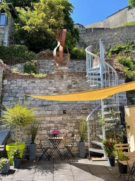 På billedet ses objektet Mademoiselle Citadelle beliggende i byen Namur.