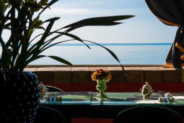 Na zdjęciu widoczny jest obiekt Hotel Villa Carlotta położony w mieście Taormina.