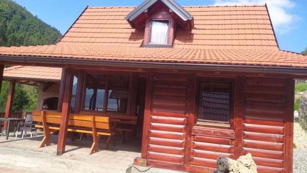 Na zdjęciu widoczny jest obiekt Zaovinski Raj2 Tara położony w mieście Konjska Reka.