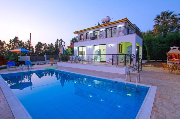 Villa Themis by Villa Plus, Pegeia