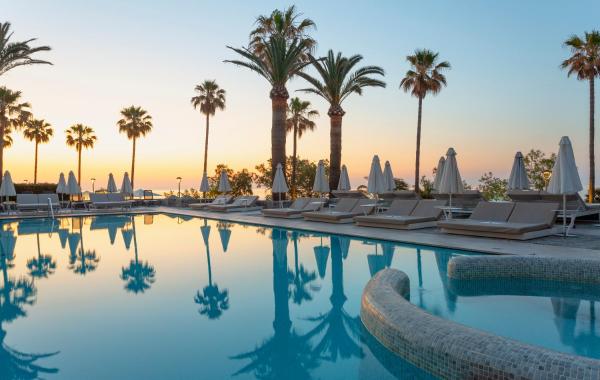 A la foto es mostra l'objecte Marins Suites - Adults Only Hotel situat a la ciutat de Cala Millor.