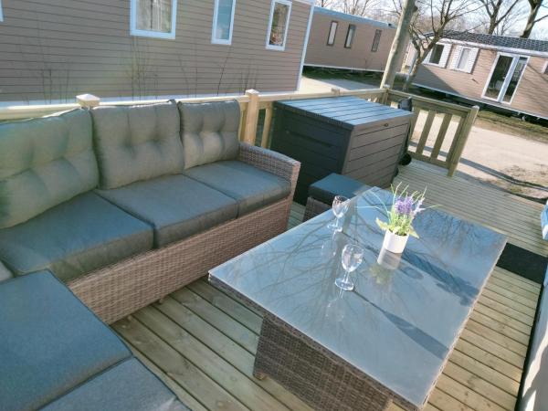 Foto 5: BJ Chalets - De Rug 1 - Vakantiepark Lauwersoog - LUXE chalet met vaatwasser! Vroege incheck!