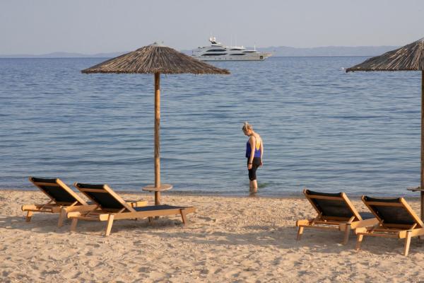 Na fotografii je vidět objekt Mina's House Beachfront Apartments nacházející se ve městě Nikiti.