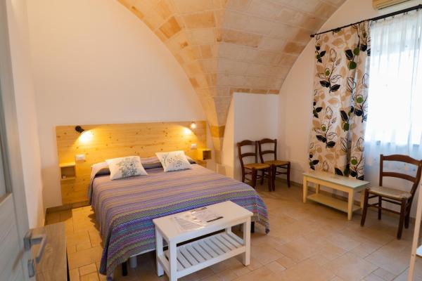 The photo shows the Relais La Giara located in the city of Manduria.