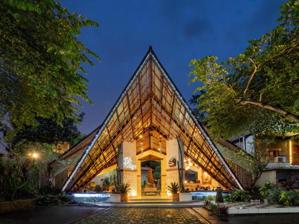 På billedet ses objektet The Village Resort Bogor Powered by Archipelago beliggende i byen Cinagara.