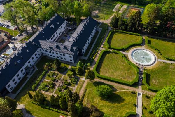 A la foto es mostra l'objecte Słoneczne Wzgórze situat a la ciutat de Tarnów.