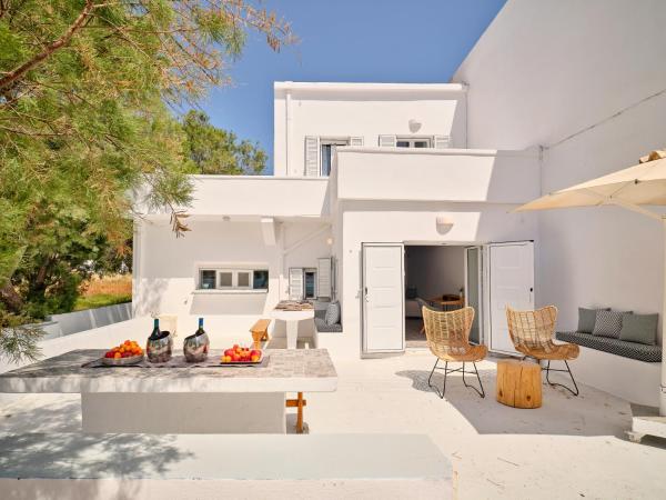 På billedet ses objektet Psathi Beach House beliggende i byen Kimolos.
