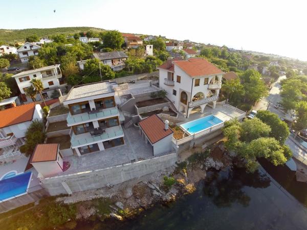 Op de foto is het object Buna Spring Apartments te zien, gelegen in de stad Mostar.