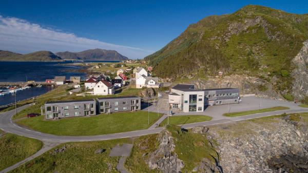 På billedet ses objektet Runde Miljøsenter & Opplev Runde beliggende i byen Ulstein.