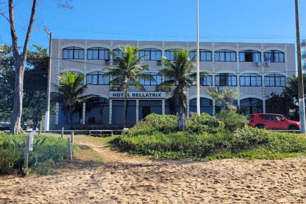 På bildet vises objektet Hotel Bellatrix som ligger i byen Macaé.