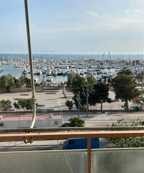 A la foto es mostra l'objecte Alimos marina huge 3bd apartment situat a la ciutat de Atenes.