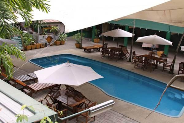 A la foto es mostra l'objecte Hideaway Hotel situat a la ciutat de Loloata Island.