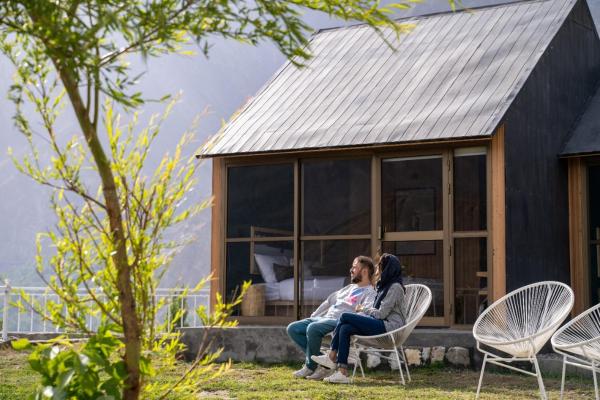 Na zdjęciu widoczny jest obiekt LOKAL Rooms x Hunza (5 Peaks) położony w mieście Baltit.
