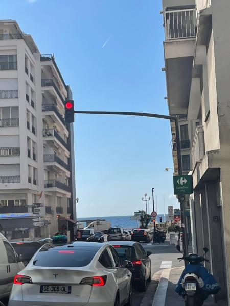 A la foto es mostra l'objecte Fabron situat a la ciutat de Niça.