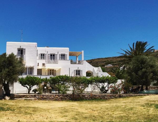 En la foto se muestra el objeto Margaritari Sifnos ubicado en la ciudad de Platis Gialos Sifnos.