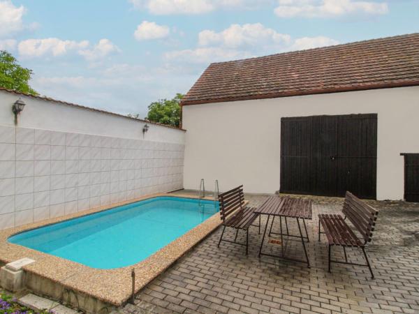 Na zdjęciu widoczny jest obiekt Holiday Home Vlhlavy u Hluboké by Interhome położony w mieście Pištín.