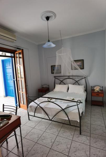 Na zdjęciu widoczny jest obiekt GIALOS Rooms położony w mieście Elafonisos.
