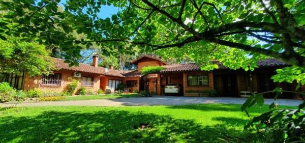 The photo shows the Casa Goldoni Gramado located in the city of Gramado.
