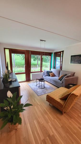 A la foto es mostra l'objecte Vallikraavi Home situat a la ciutat de Tartu.