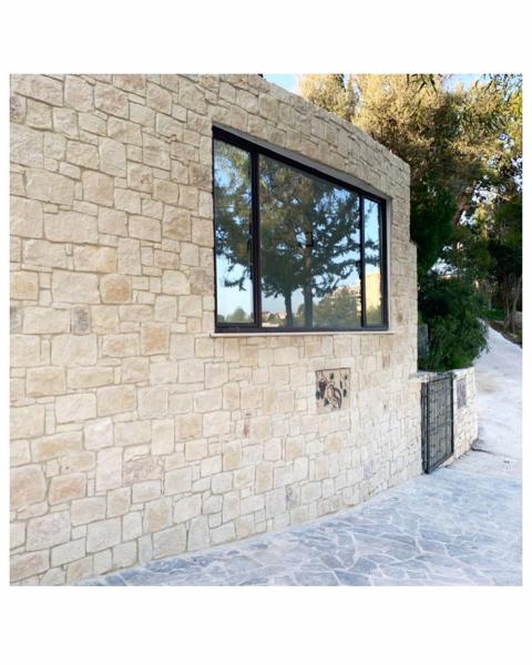 A la foto es mostra l'objecte Cosmema Stone house with amazing mountain view situat a la ciutat de Stroumbi.