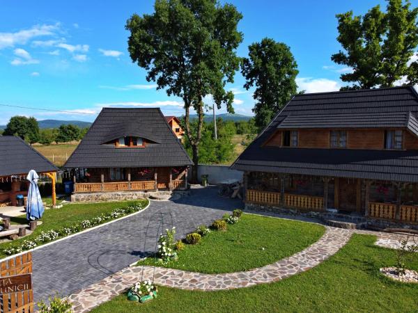 Na zdjęciu widoczny jest obiekt Casutele Bunicii położony w mieście Giuleşti.