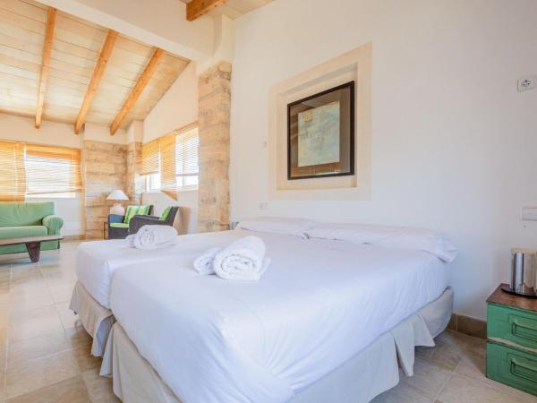Na zdjęciu widoczny jest obiekt Duplex on estate with private access to the most beautiful beach in Mallorca położony w mieście Campos.