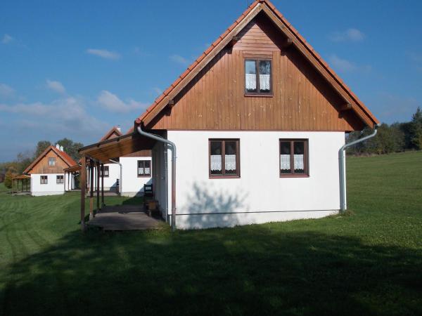 Nella foto è visibile l'oggetto Komplex Apartmánů Jestřábí situato nella città di Černá v Pošumaví.