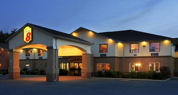 Фотография 2: Super 8 by Wyndham Cornwall ON