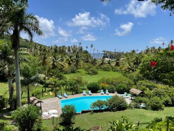 På billedet ses objektet Firefly Estate Bequia beliggende i byen Crescent Beach.