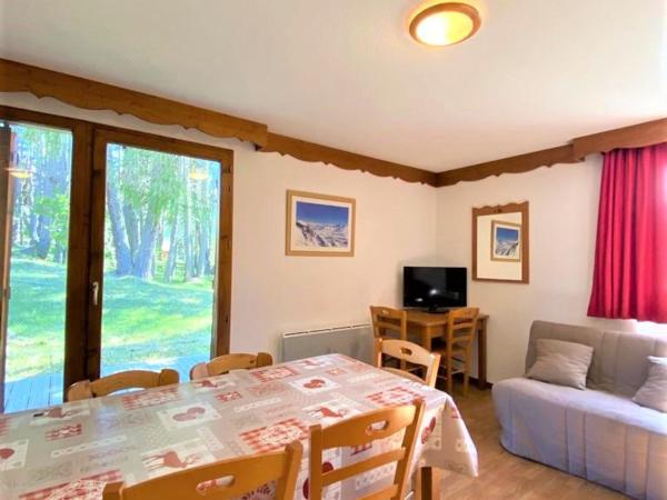 En la foto se muestra el objeto Chalet 8 pers avec terrasse, local ski, parking gratuit, animaux acceptés - FR-1-504-5 ubicado en la ciudad de Le Dévoluy.