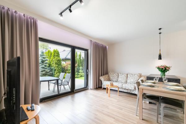 Auf dem Foto ist das Objekt Apartament Kochanowskiego z ogródkiem i garażem - Dream Apart in der Stadt Ustroń zu sehen.