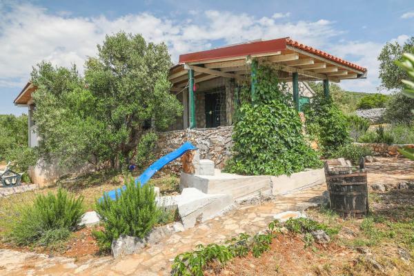 A la foto es mostra l'objecte House Murtelica situat a la ciutat de Tkon.