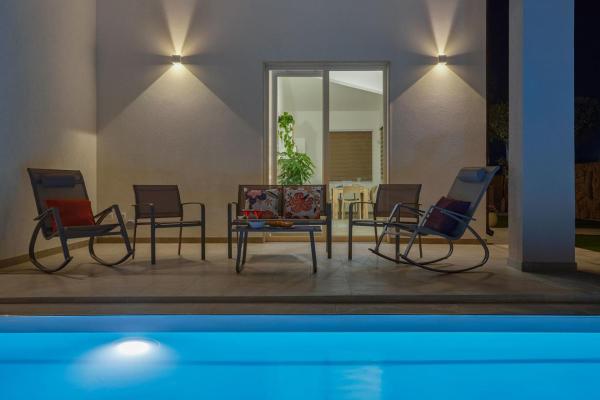 Στη φωτογραφία φαίνεται το αντικείμενο Villa Shamsi - heated pool and beach at 70mt που βρίσκεται στην πόλη Ispica.