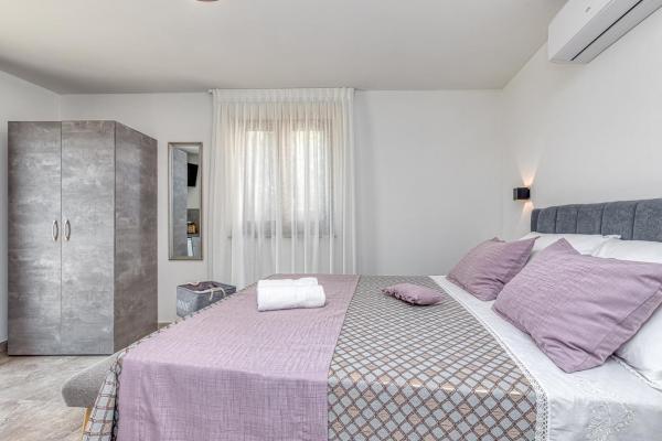 En la foto se muestra el objeto Rooms Nilda ubicado en la ciudad de Valkarin.