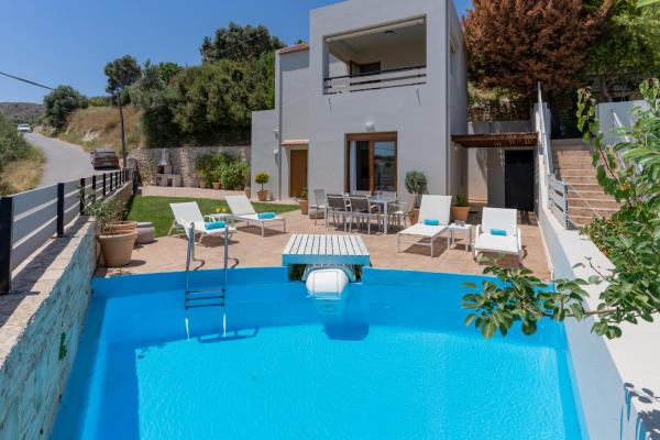 A la foto es mostra l'objecte Linari Villa, a peaceful & cozy 2bdr villa with private pool! situat a la ciutat de Agia Triada.