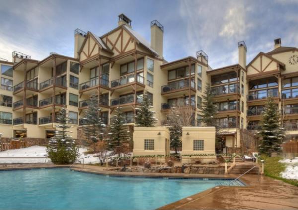 På billedet ses objektet 1 Bedroom Boutique Resort Condo With Hot Tub Access And Within Walking Distance To The Eagle Bahn Gondola beliggende i byen Vail.