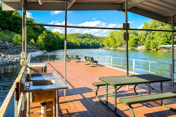 A la foto es mostra l'objecte 5 Mi to The Strip! Lake Taneycomo Family Condo situat a la ciutat de Branson.