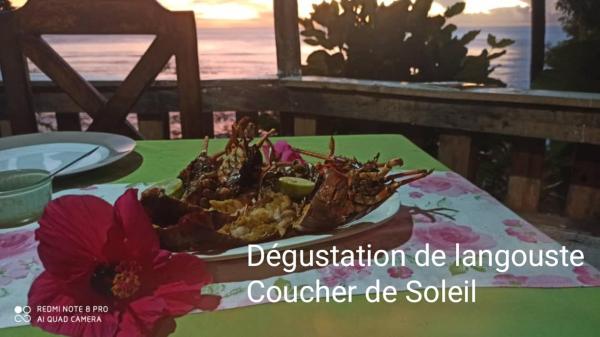 写真にはMoya市にあるHotel Le Sultanが写っています。