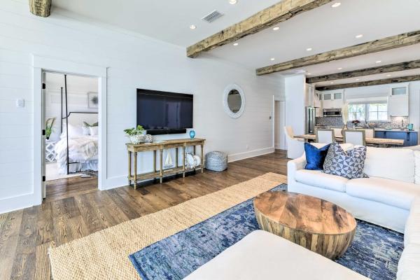 Billede 6: Luxe, Beachfront PCB Home with Decks and Grill!