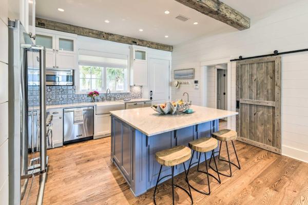 Billede 9: Luxe, Beachfront PCB Home with Decks and Grill!