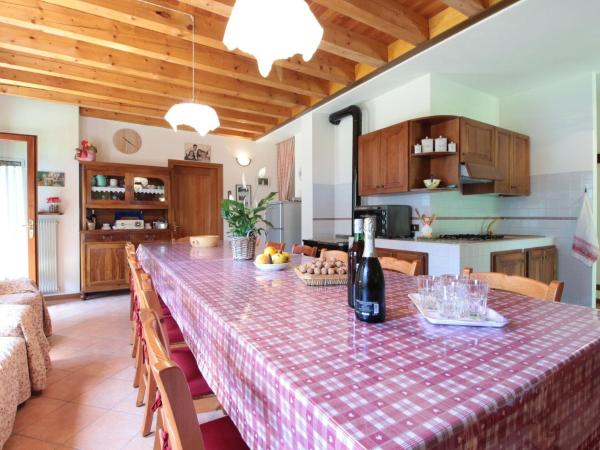 På billedet ses objektet Holiday Home in Cison with Mountain Views beliggende i byen Cison di Valmarino.