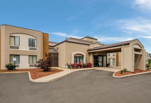A la foto es mostra l'objecte Sleep Inn Tanglewood situat a la ciutat de Roanoke.