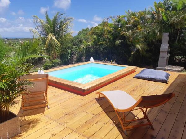 På billedet ses objektet TI COIN RELAX bungalow vue mer piscine privée beliggende i byen Richeplaine.