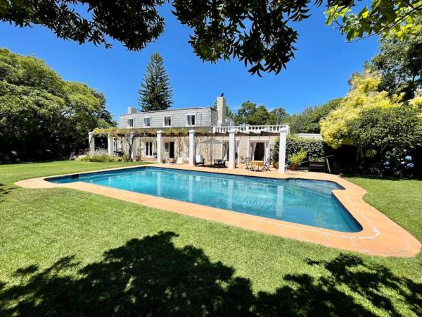 Auf dem Foto ist das Objekt Charming Guest Suite in the Constantia Wine Valley in der Stadt Sweet Valley zu sehen.