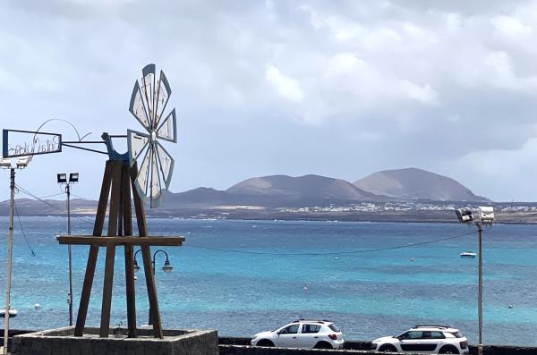Blanca Frente Al Mar - La Graciosa