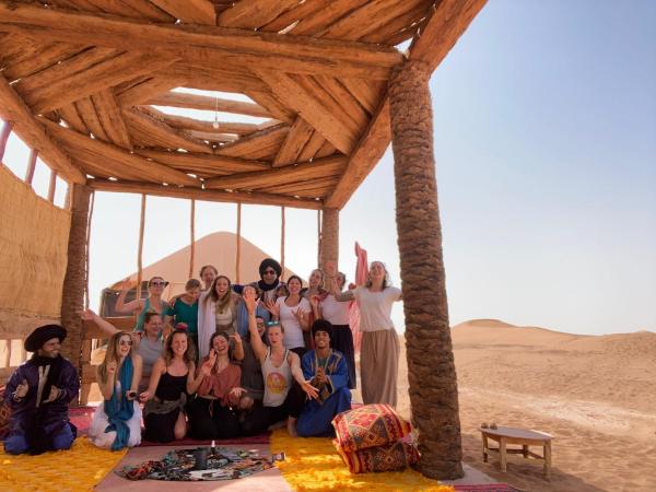 写真にはEl Gouera市にあるAladdin Desert Lodge - Mhamid Sahara Campが写っています。