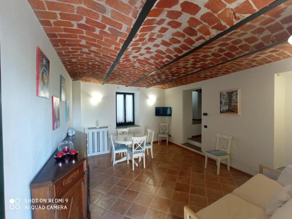 На фото показан объект B&B Il glicine, расположенный в городе Celle Enomondo.